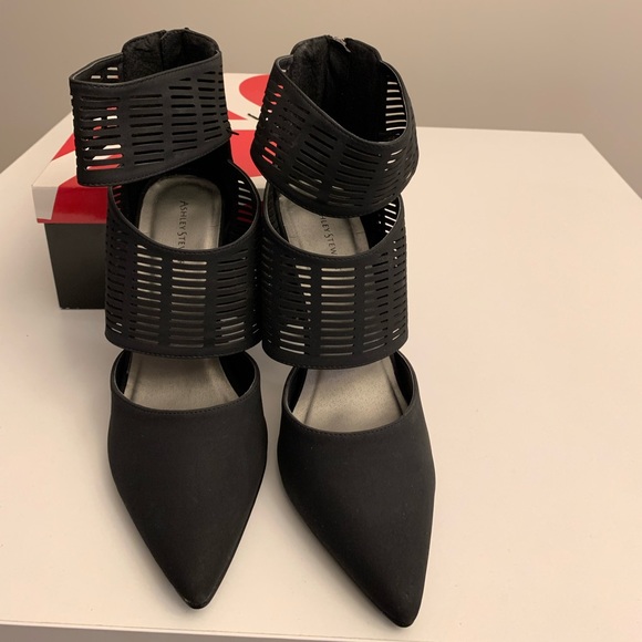 Black strappy heel 11W - Picture 2 of 5